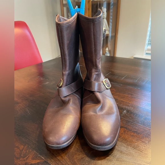 UGG Shoes - UGG LEATHER BOOTS, EUC, 8